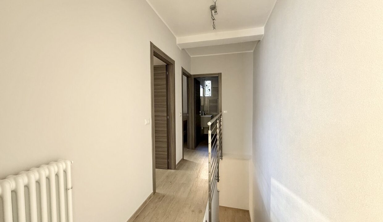 House with Garden and Lake View Gera Lario Hillside