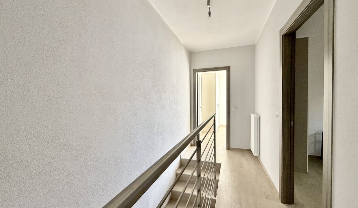 House with Garden and Lake View Gera Lario Hillside