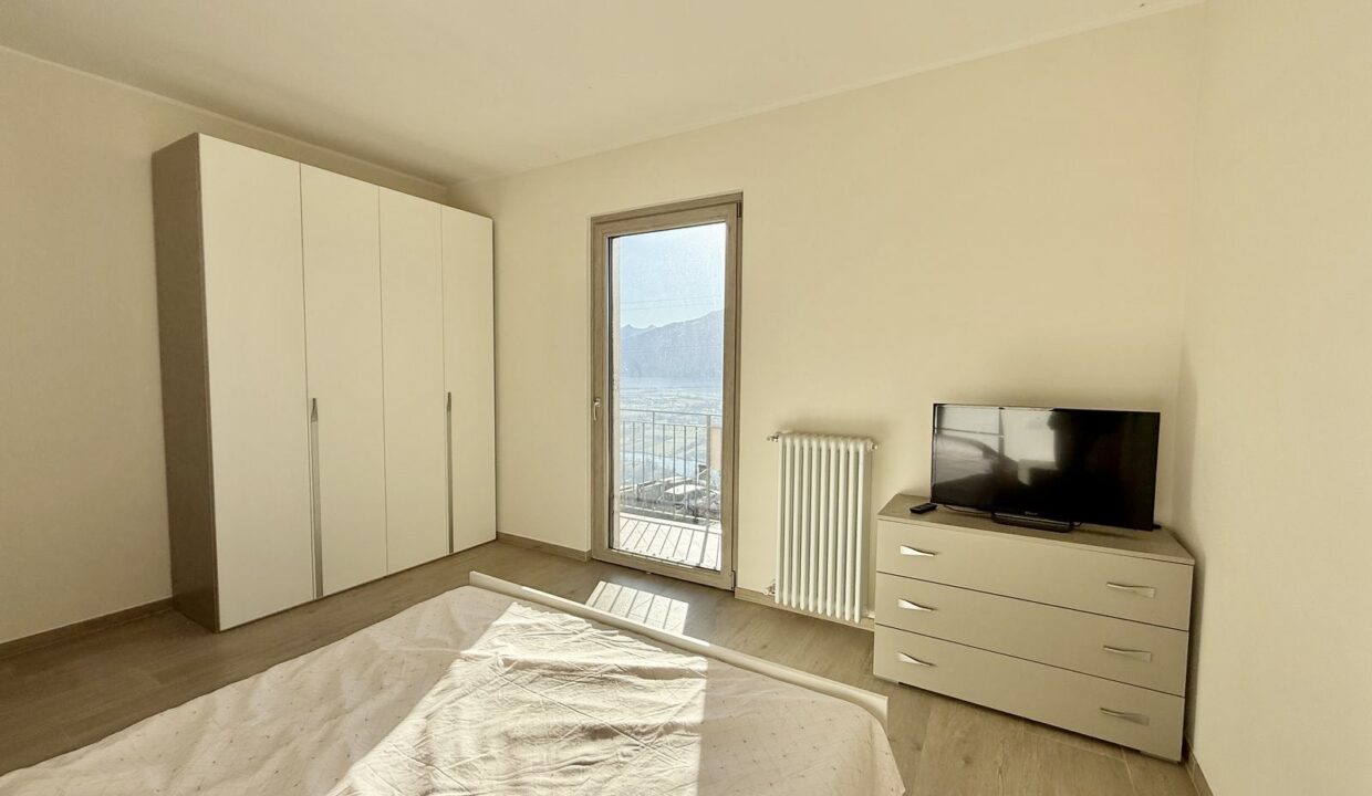 House with Garden and Lake View Gera Lario Hillside