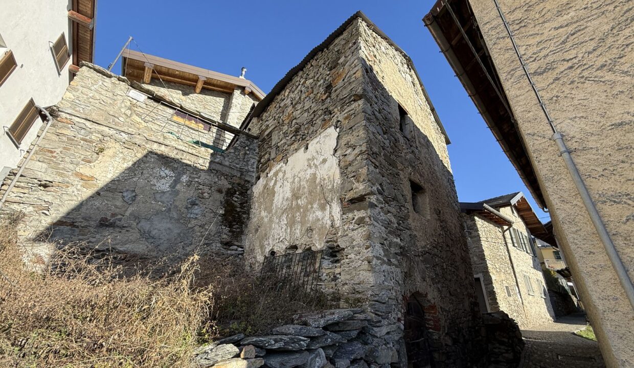 House with Garden and Lake View Gera Lario Hillside