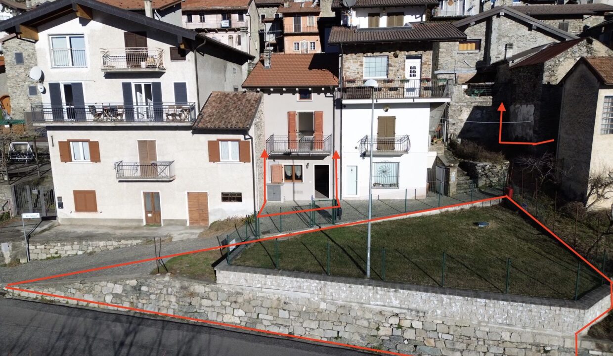 House with Garden and Lake View Gera Lario Hillside