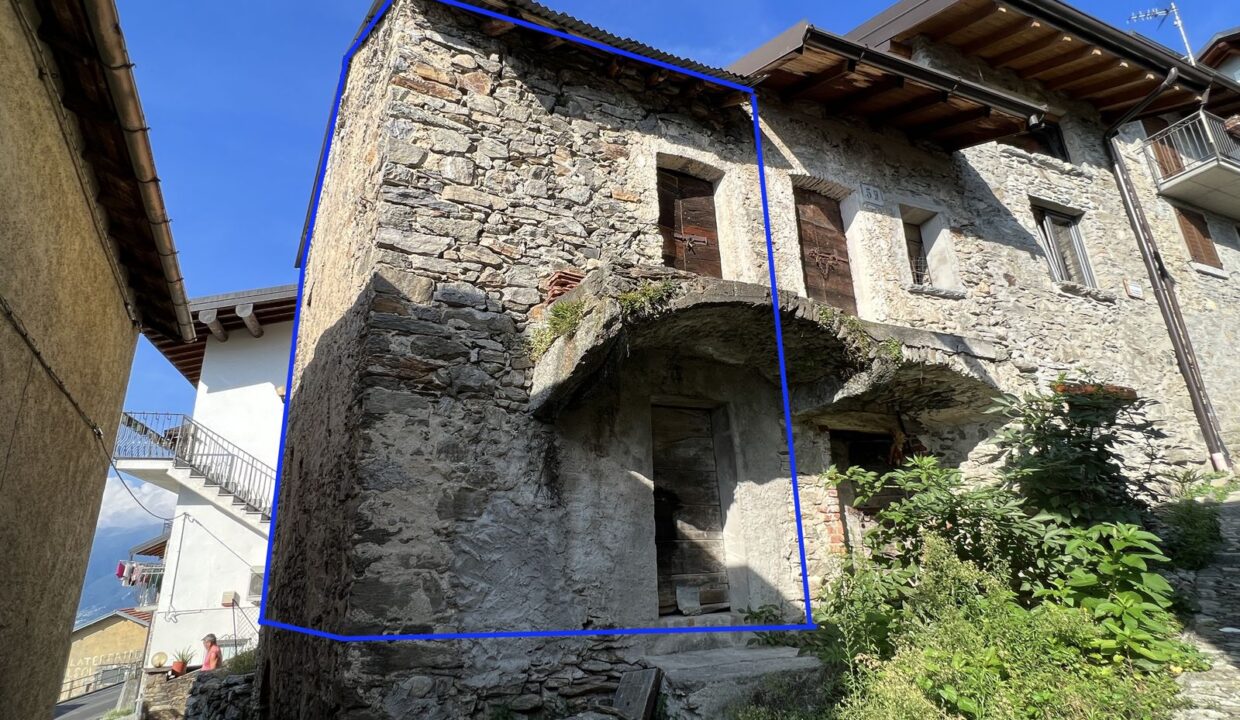 House with Garden and Lake View Gera Lario Hillside