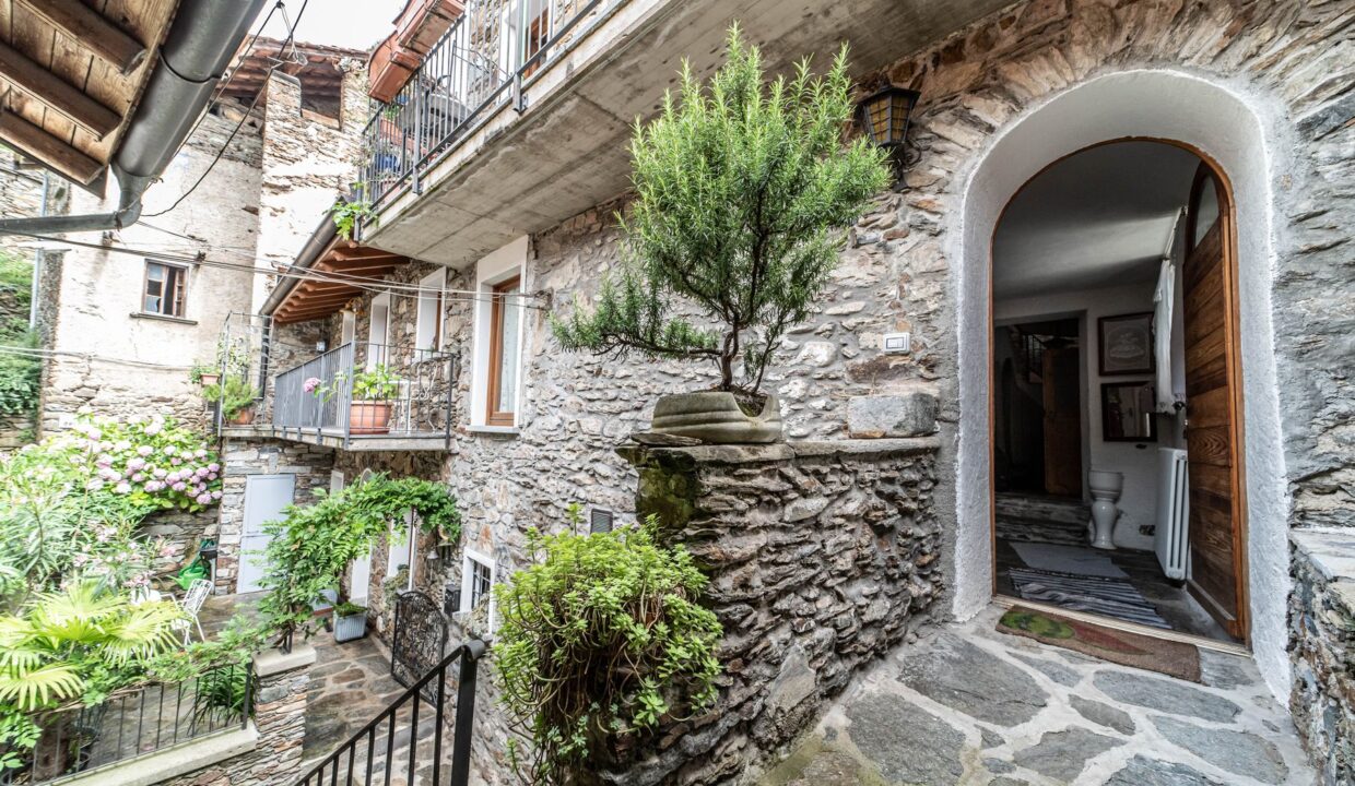 STONE HOUSE Pianello Del Lario