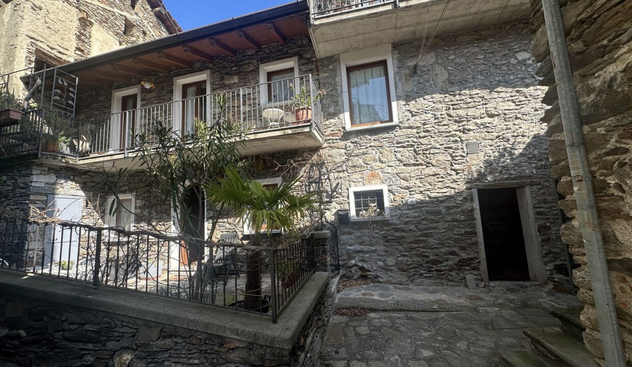 STONE HOUSE Pianello Del Lario