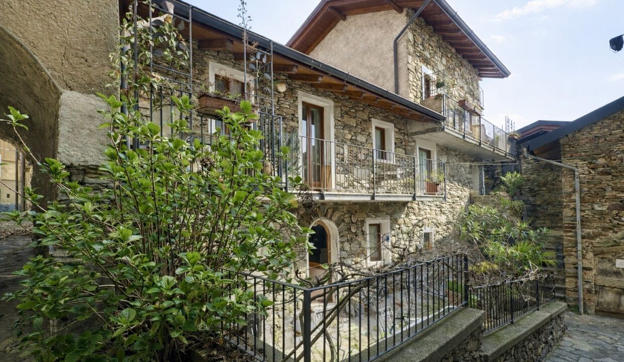 STONE HOUSE Pianello Del Lario
