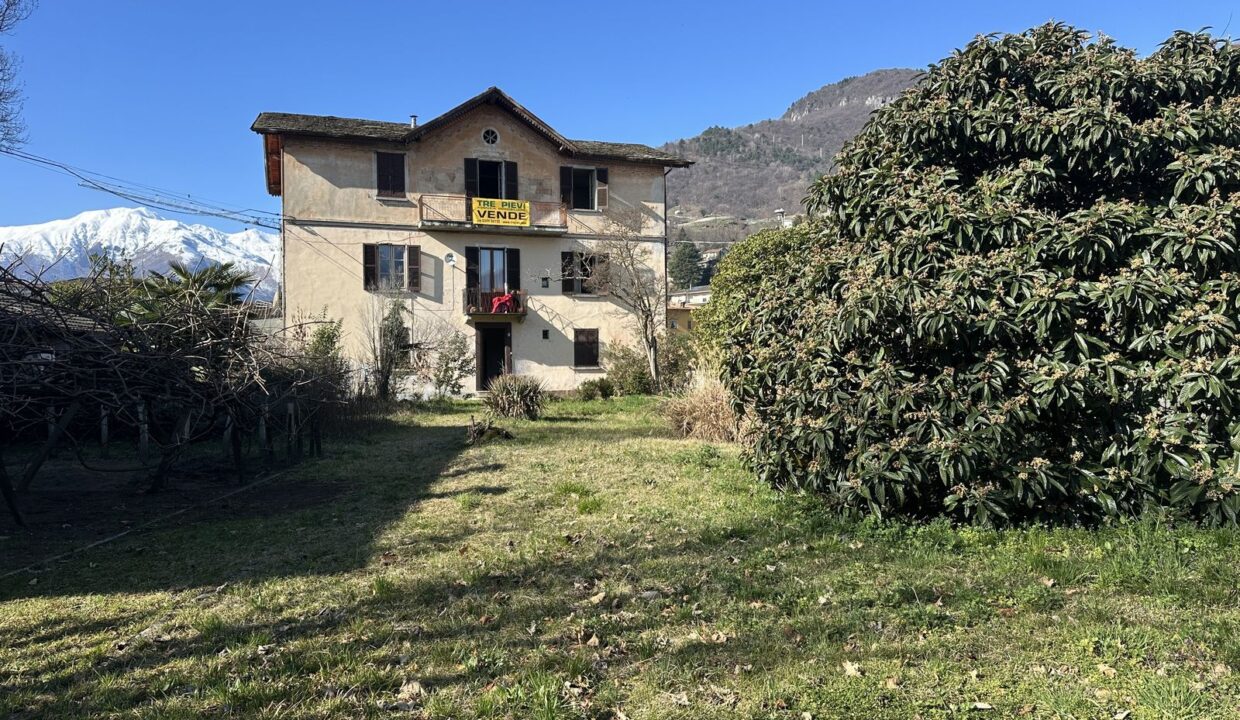 Lake Como House with Garden To Renovate Domaso