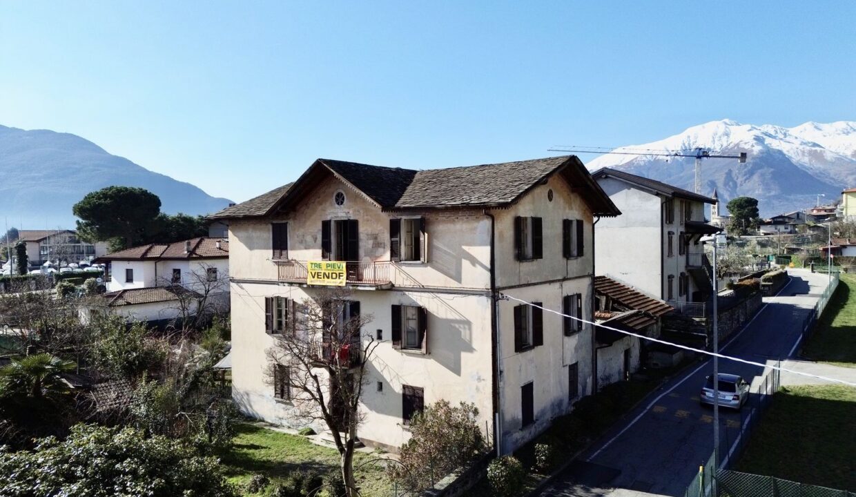 Lake Como House with Garden To Renovate Domaso