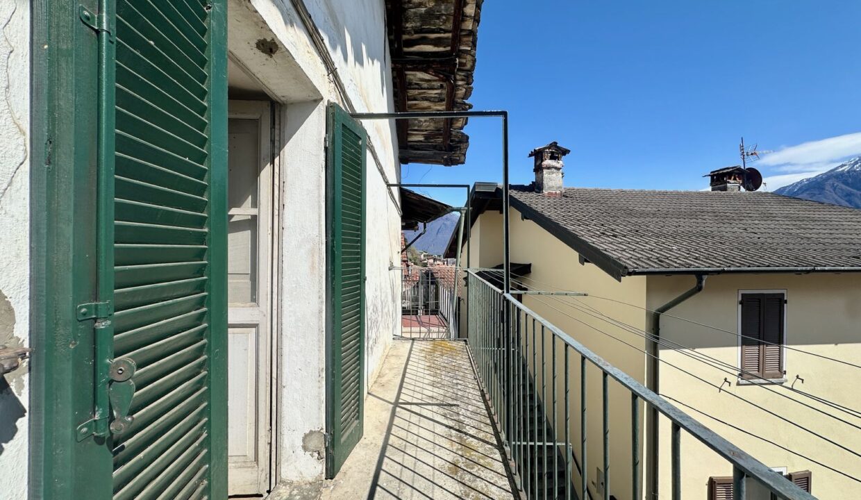 House with Balconies Domaso Hillside