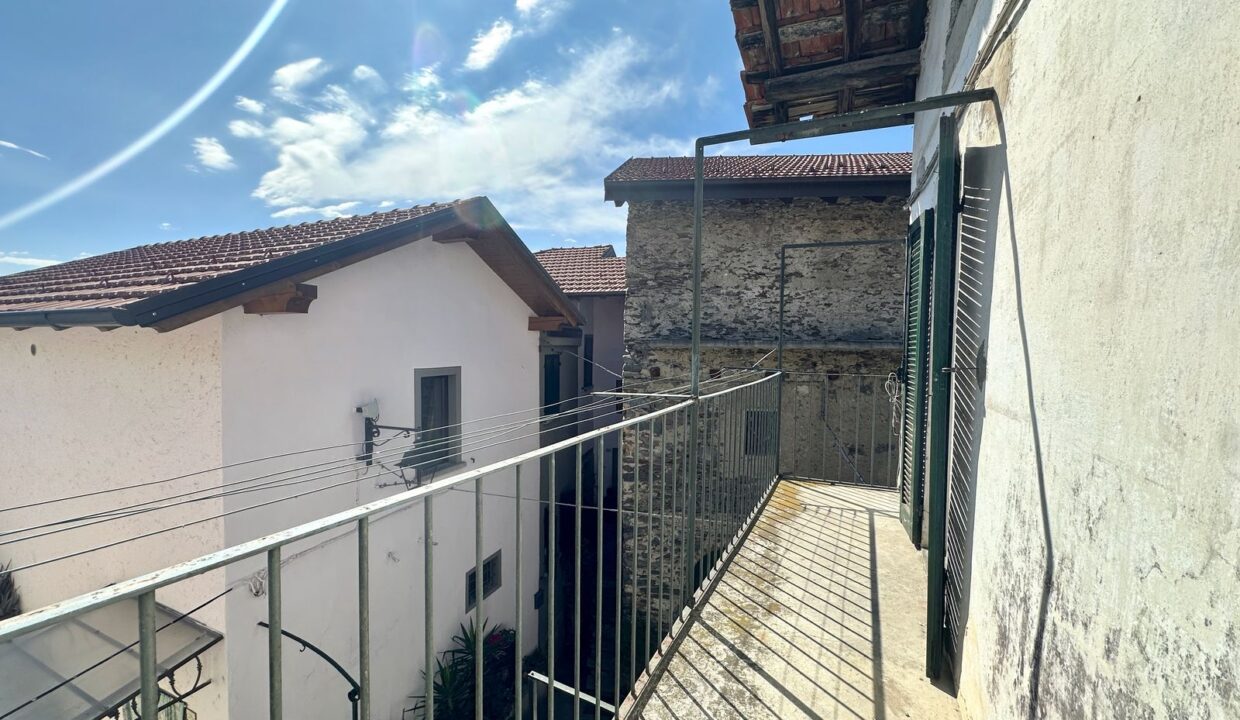 House with Balconies Domaso Hillside