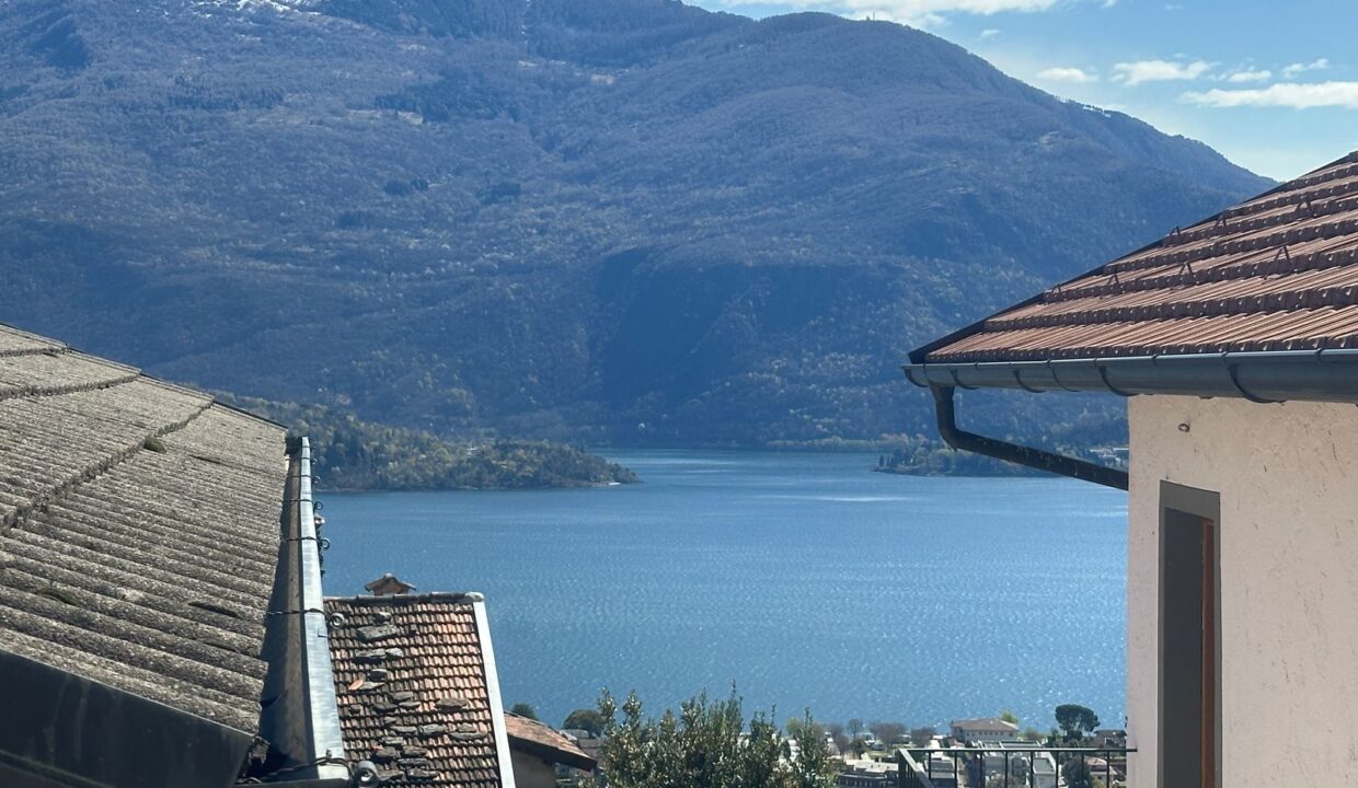 House with Balconies Domaso Hillside