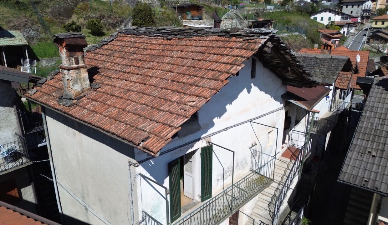House with Balconies Domaso Hillside