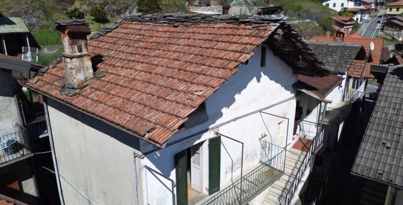 House with Balconies Domaso Hillside