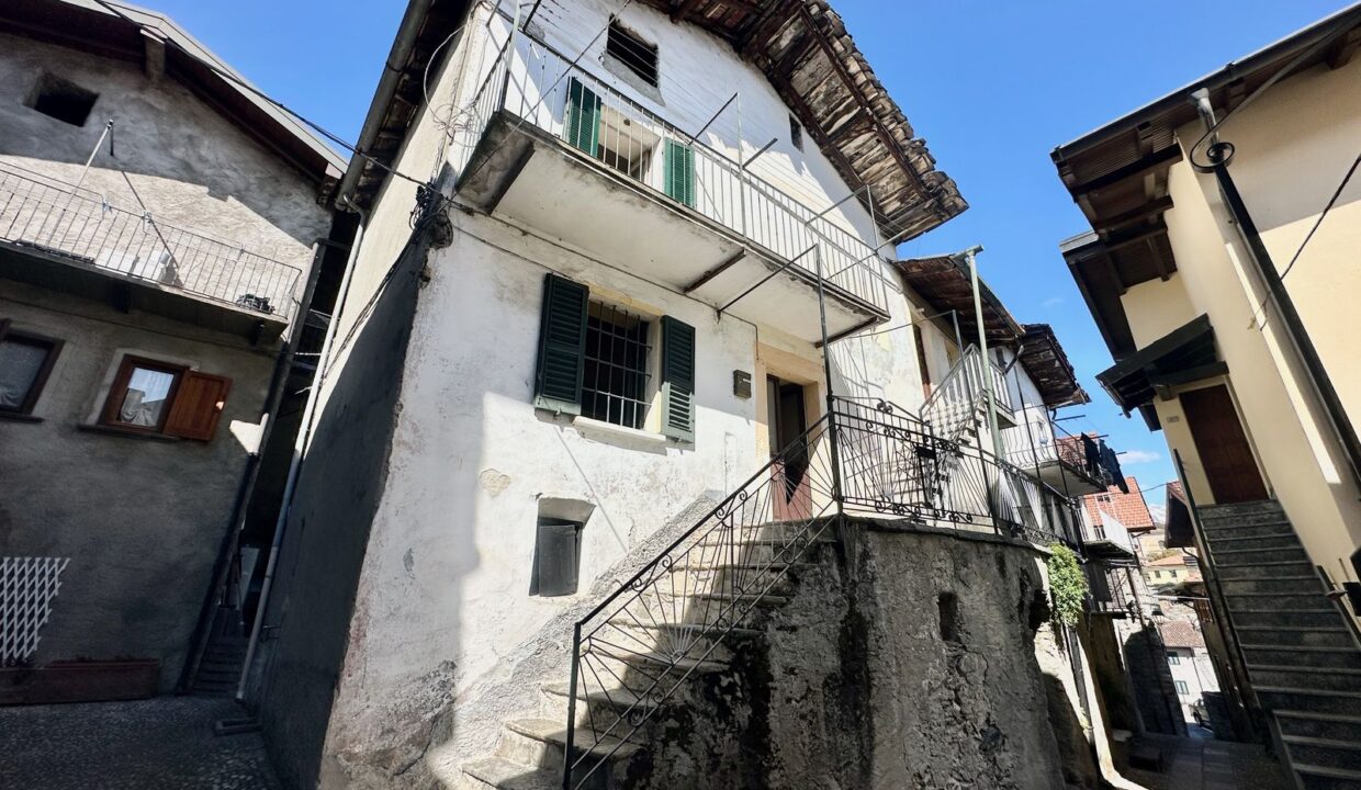 House with Balconies Domaso Hillside