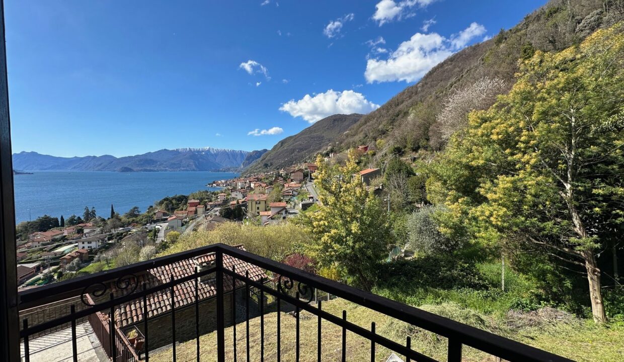 Detached House San Siro with Lake View