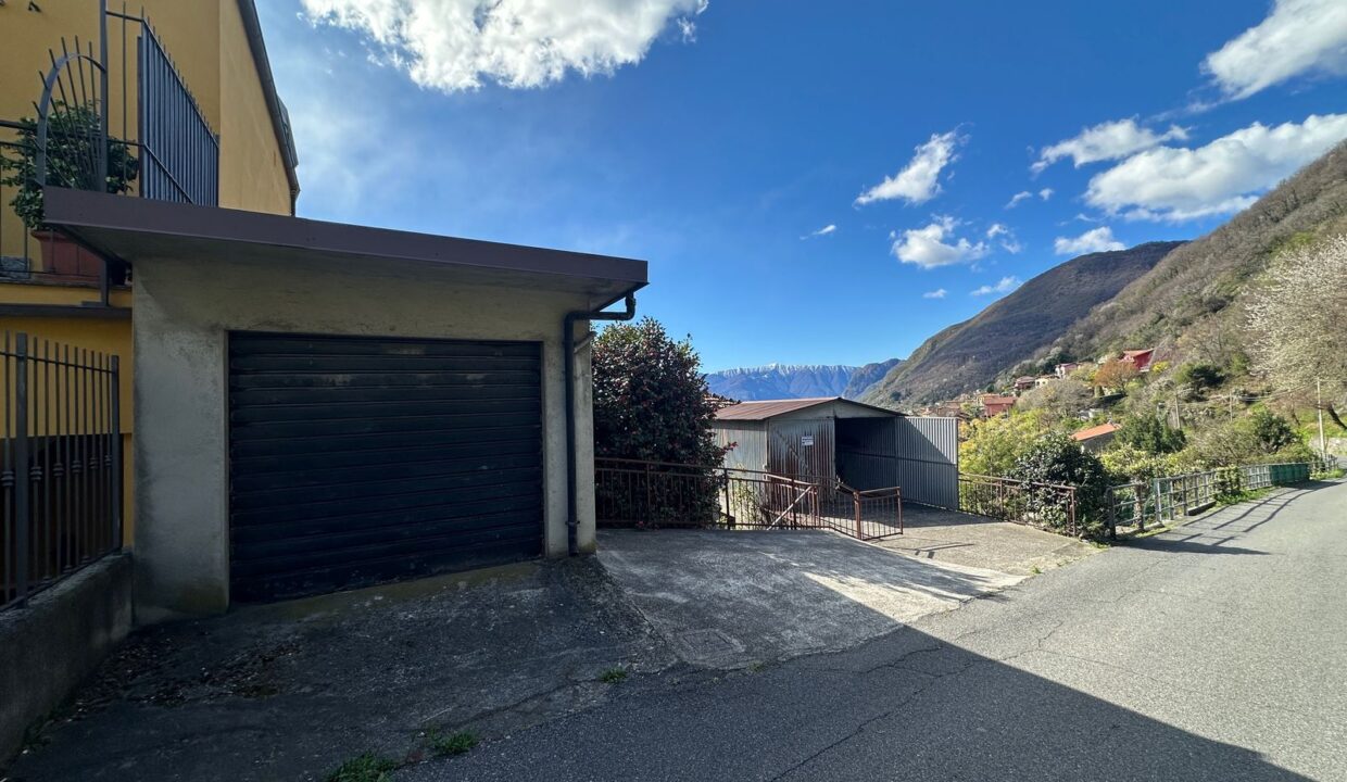 Detached House San Siro with Lake View