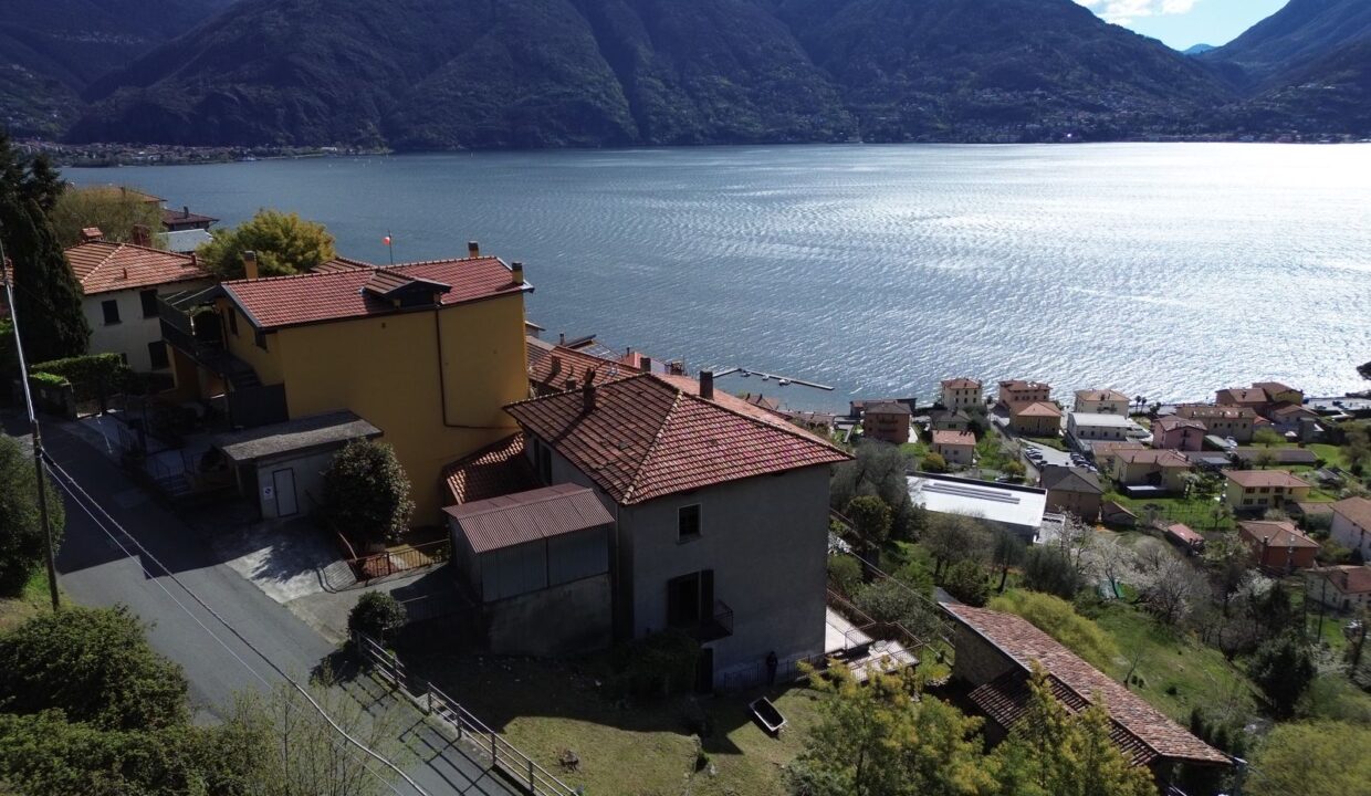 Detached House San Siro with Lake View