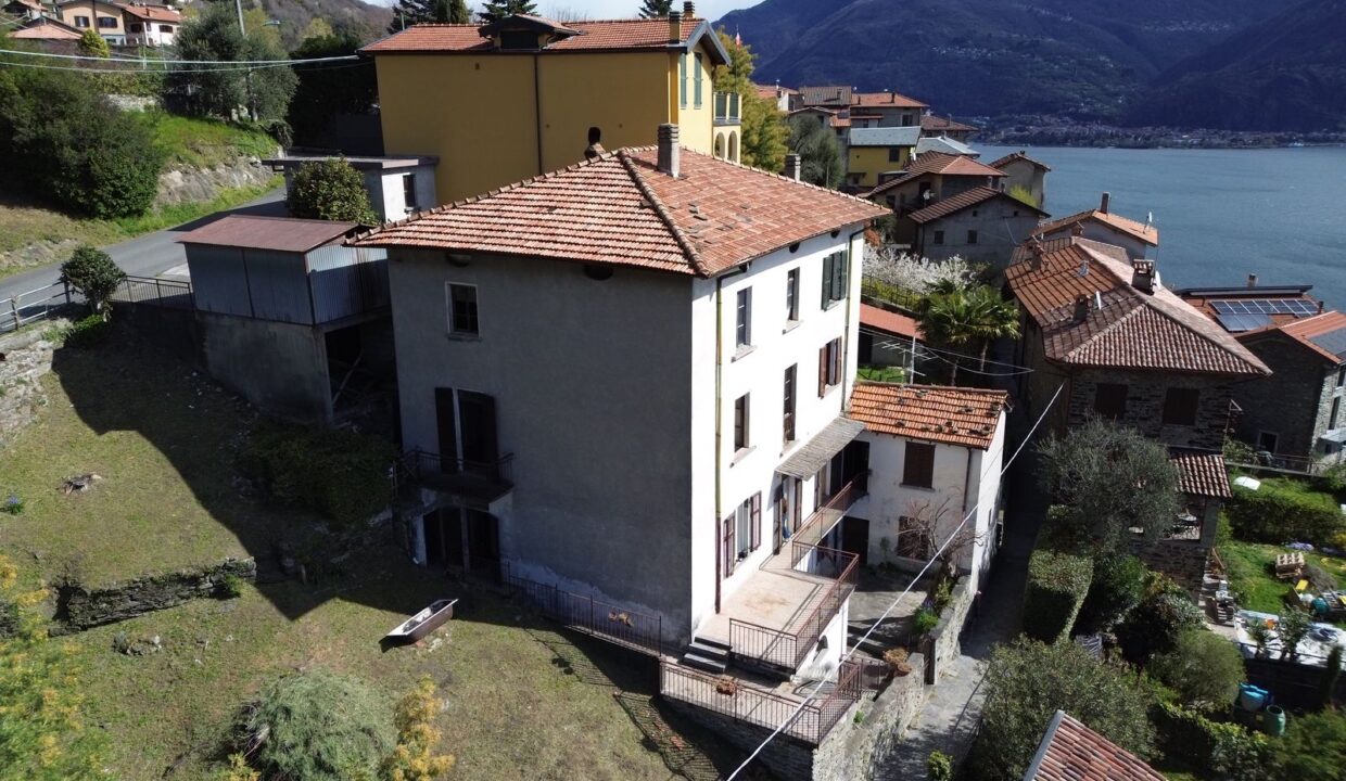 Detached House San Siro with Lake View