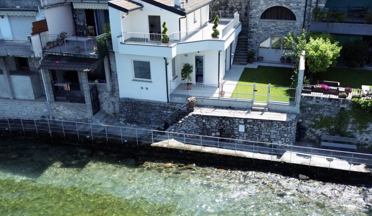 Front Lake Como House with Garden