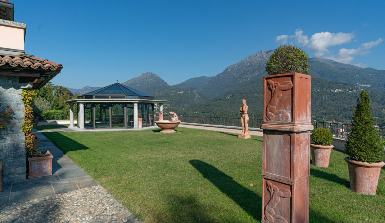Elegante Villa a Croce con Vista Lago di Como11