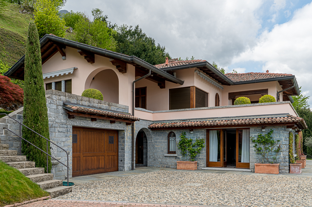 Elegante Villa a Croce con Vista Lago di Como12