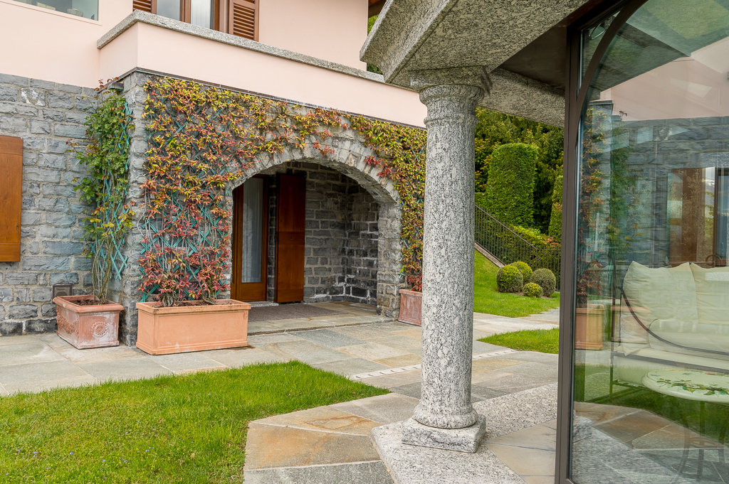 Elegante Villa a Croce con Vista Lago di Como17