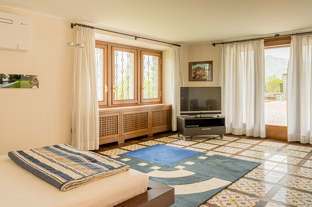 Elegante Villa a Croce con Vista Lago di Como20