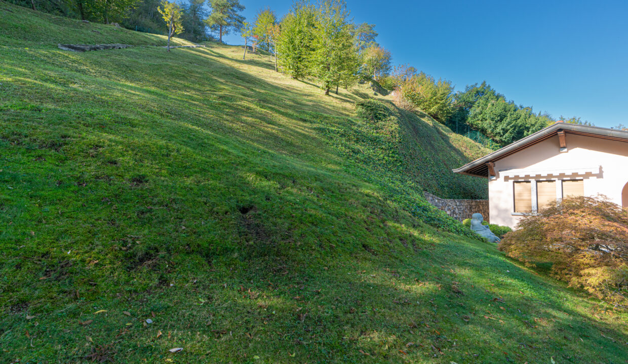Elegante Villa a Croce con Vista Lago di Como9