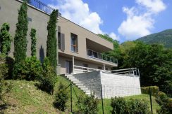 Modern Villas with pool and lake view