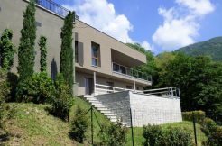 Modern Villas with pool and lake view
