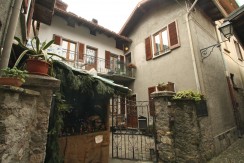 Lake Como Detached House with Garage and Balcony