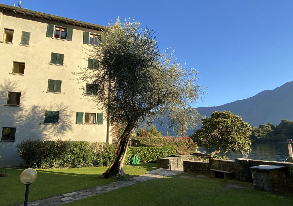 Lake Como Ossuccio Apartment with Garden and Boat Mooring external