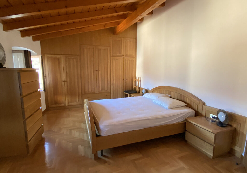 Lake Como Ossuccio Apartment with Garden and Boat Mooring bedroom
