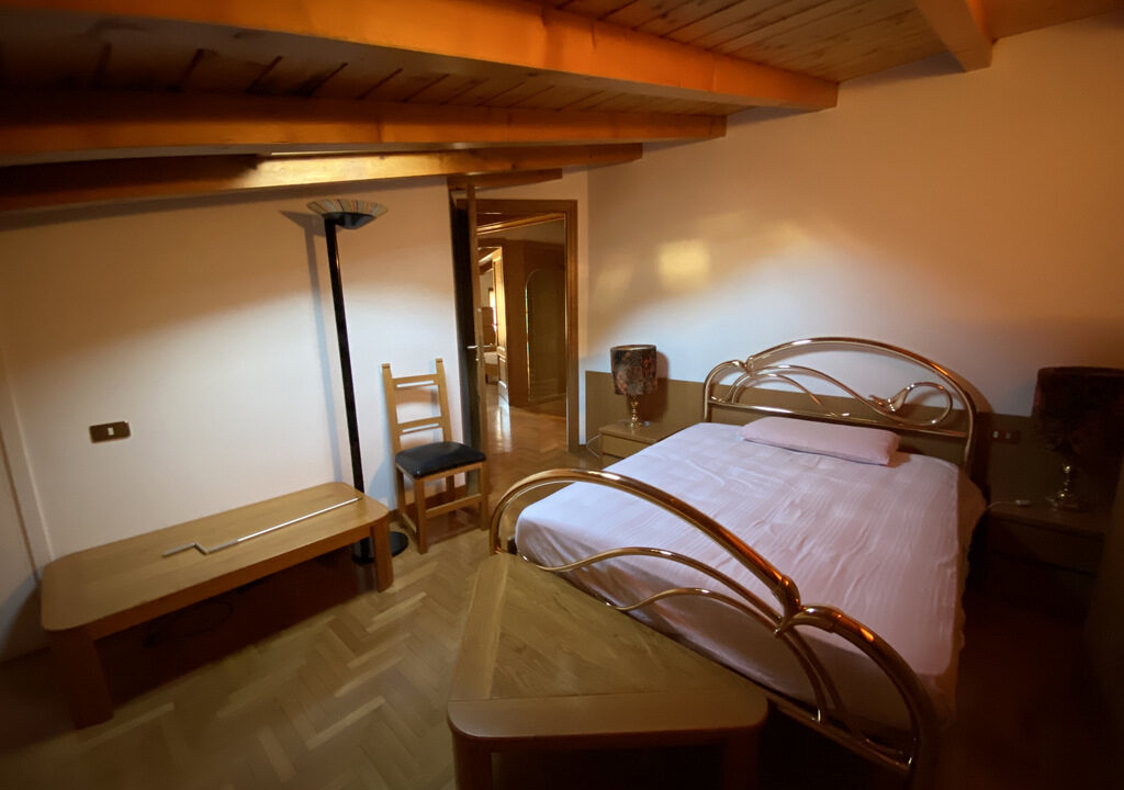Lake Como Ossuccio Apartment with Garden and Boat Mooring bedroom