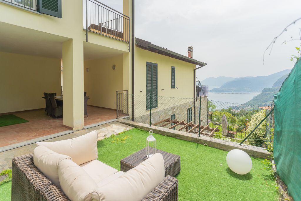 Lake Como Menaggio Apartment with Terrace and Lake View