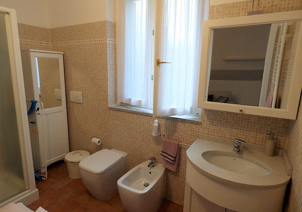Bathroom in apartment - Lake Como