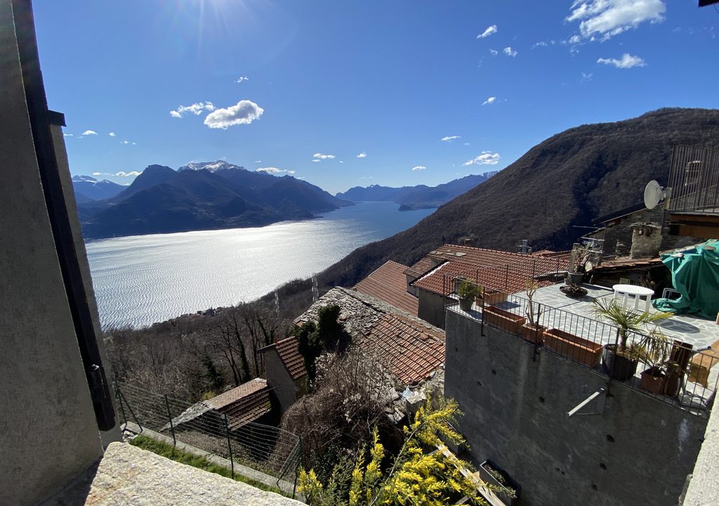 Carcente Beautiful Portion of House with Fabulous Lake View