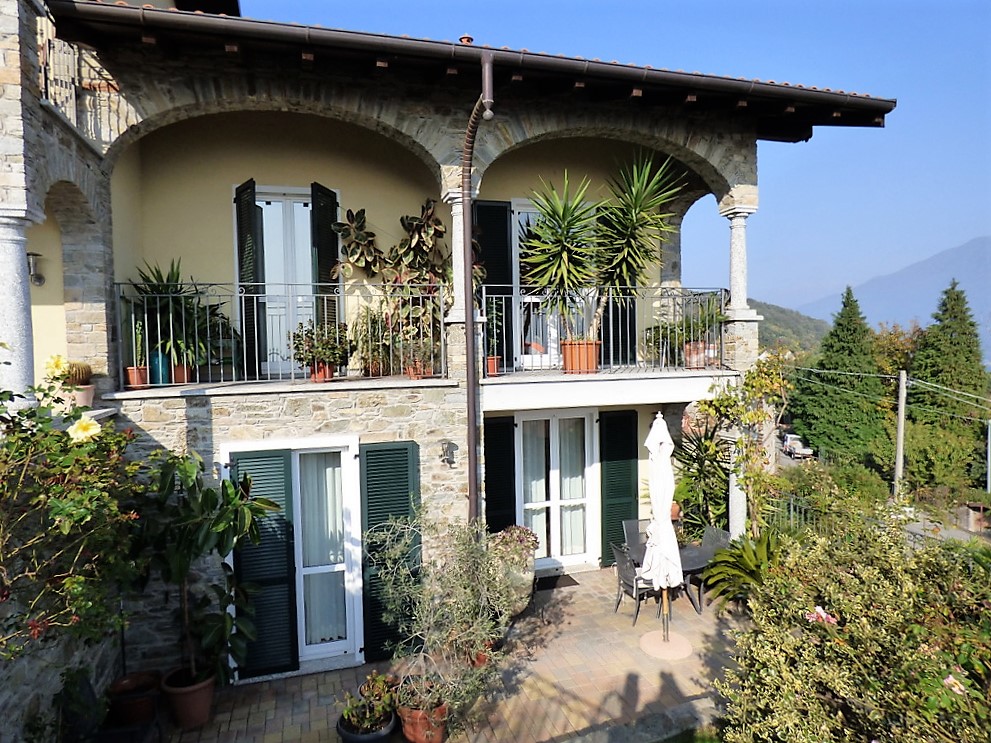 San Siro Small Villa with balcony, garden and lake view