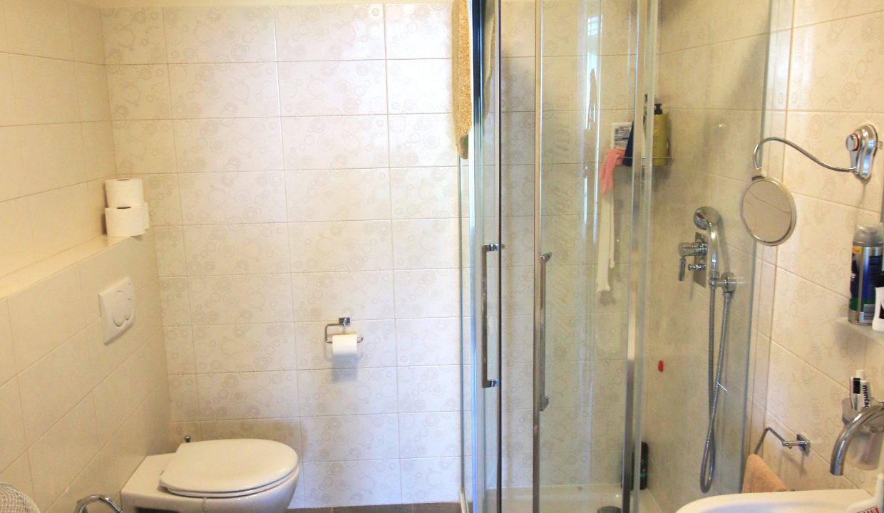 Modern Apartment Menaggio with Lake View   - bathroom