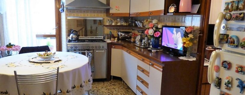 Lake Como Brienno House - kitchen