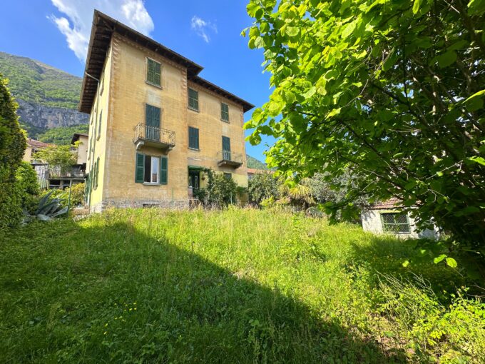 Mezzegra Apartment with Garden and Lake View