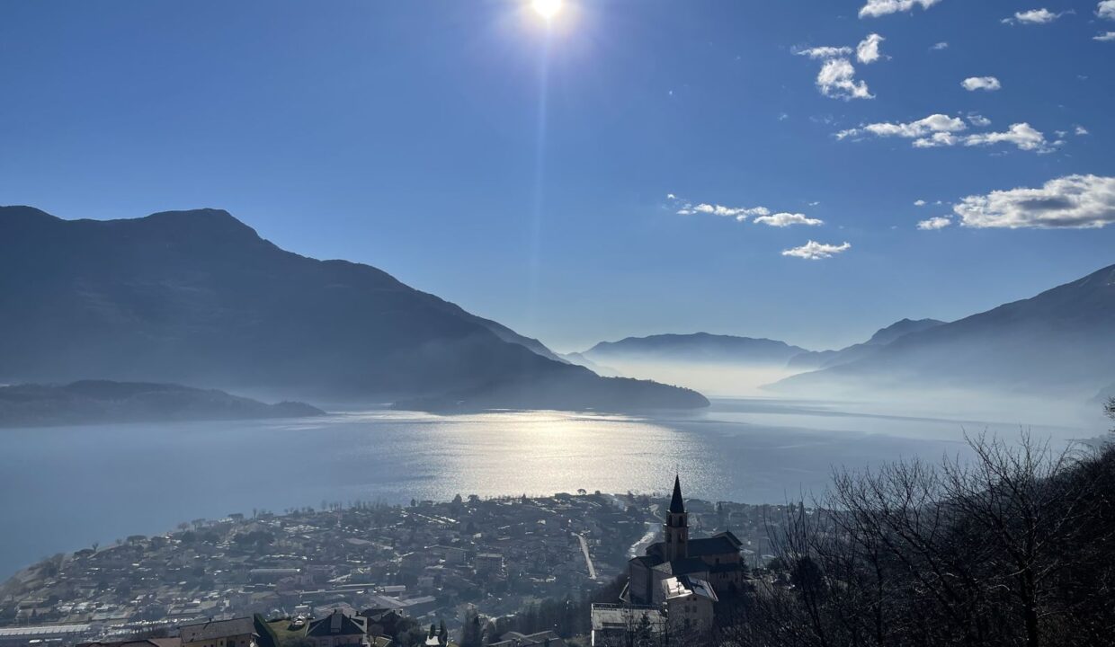 Modern Apartments Vercana with Lake View