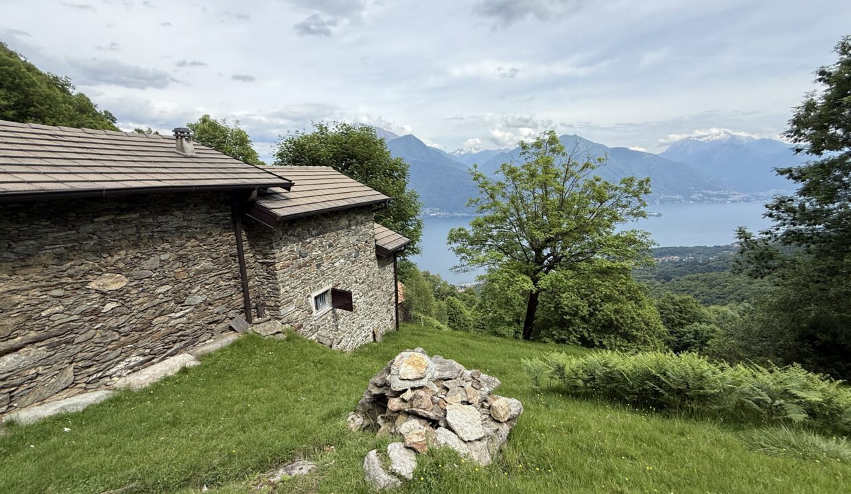 Musso Baita con Terreno da ristrutturare esterno