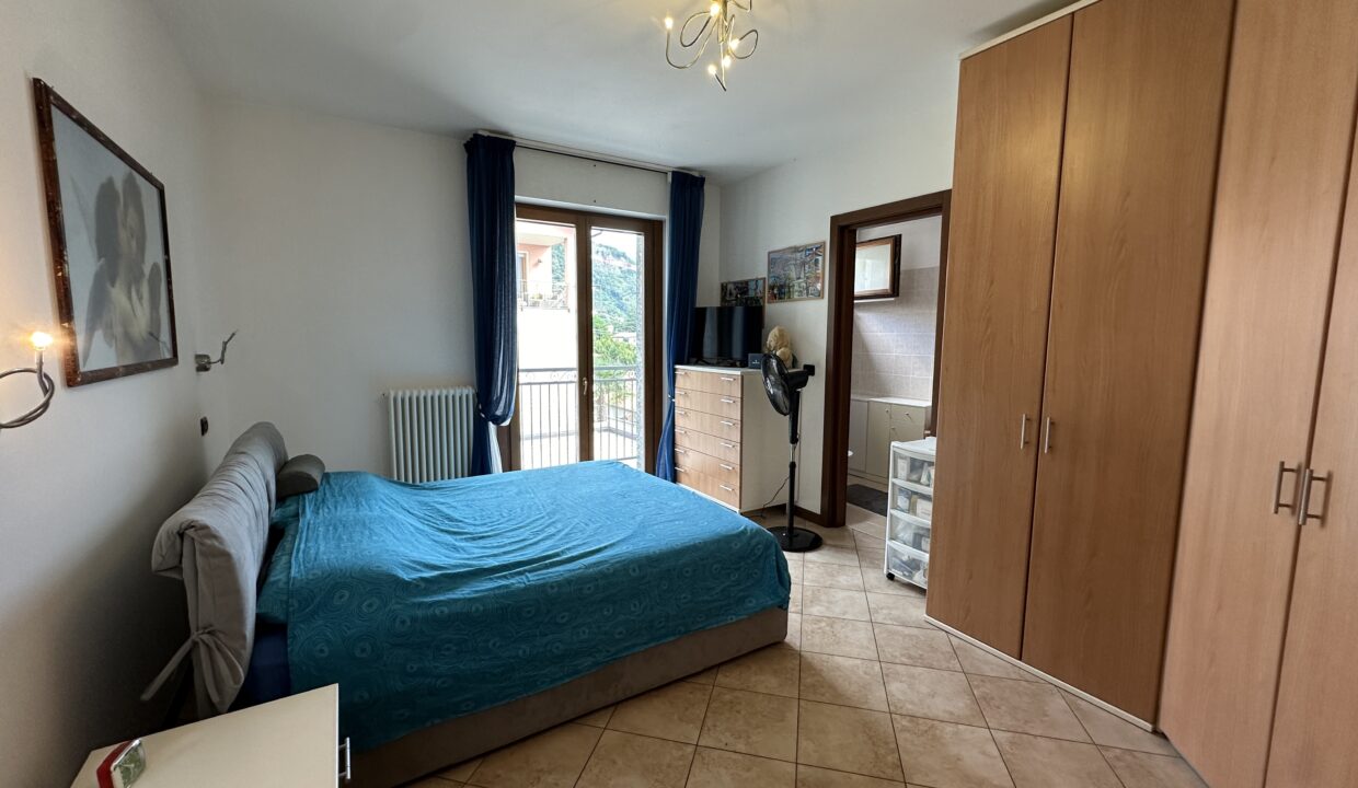 Pianello Appartamento con Vista Lago e Balcone14