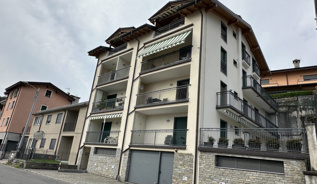 Pianello Appartamento con Vista Lago e Balcone2