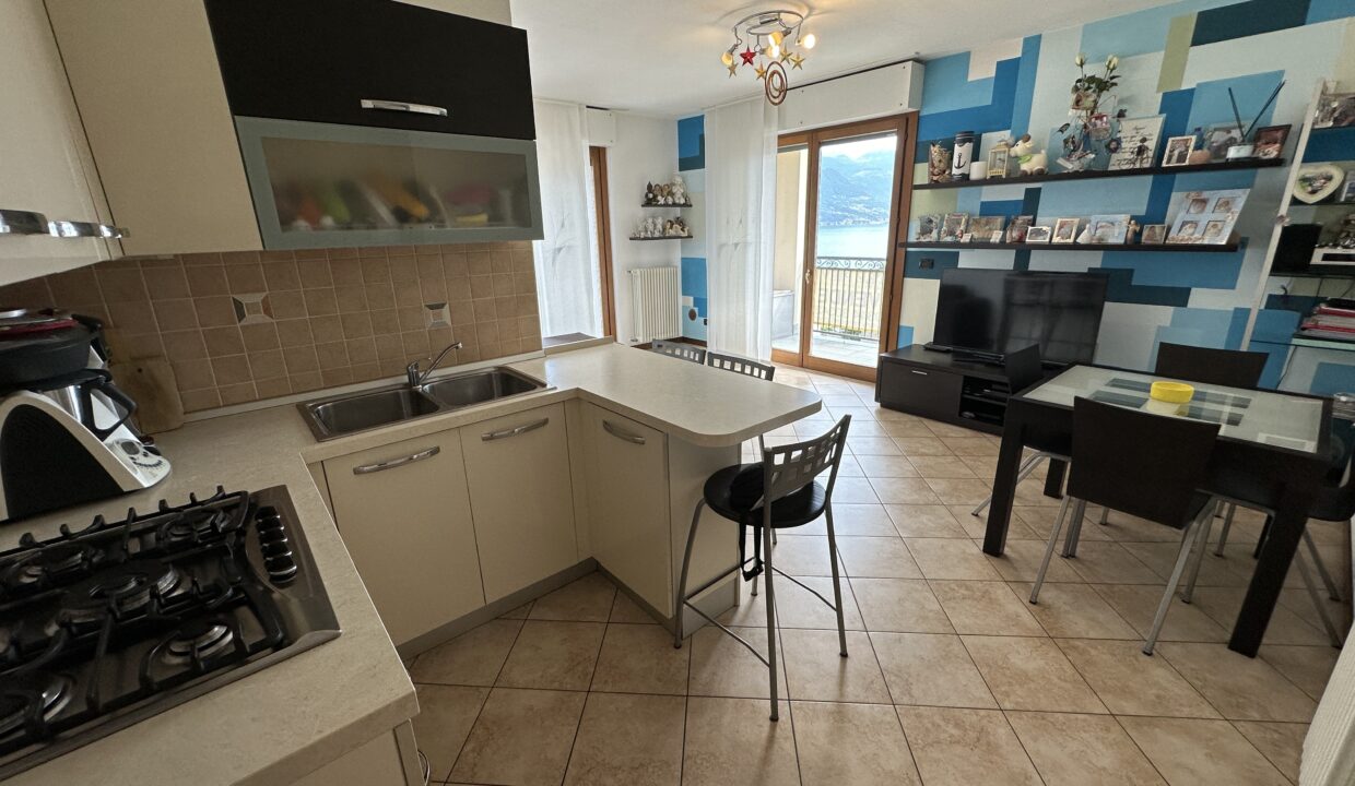 Pianello Appartamento con Vista Lago e Balcone29