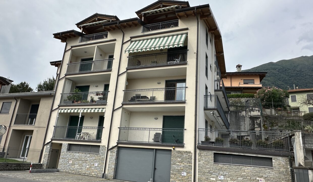 Pianello Appartamento con Vista Lago e Balcone3