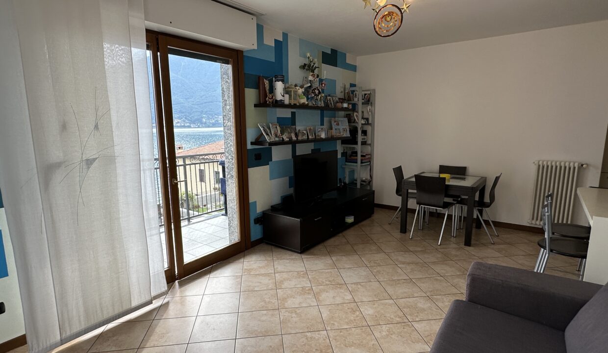 Pianello Appartamento con Vista Lago e Balcone34