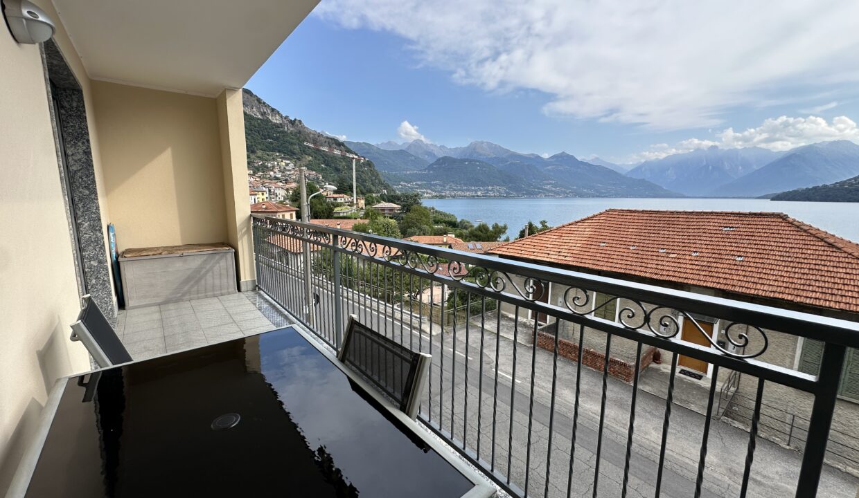 Pianello Appartamento con Vista Lago e Balcone6