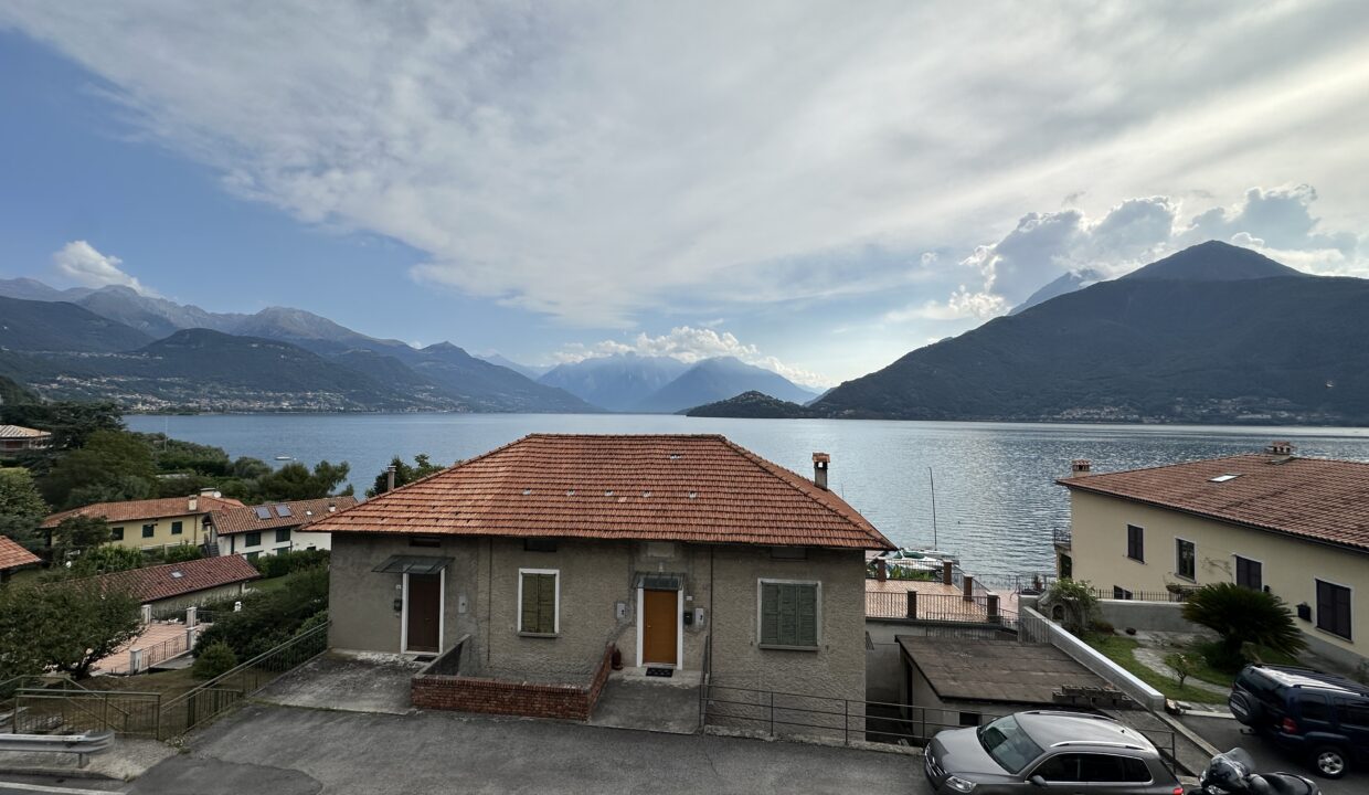 Pianello Appartamento con Vista Lago e Balcone7