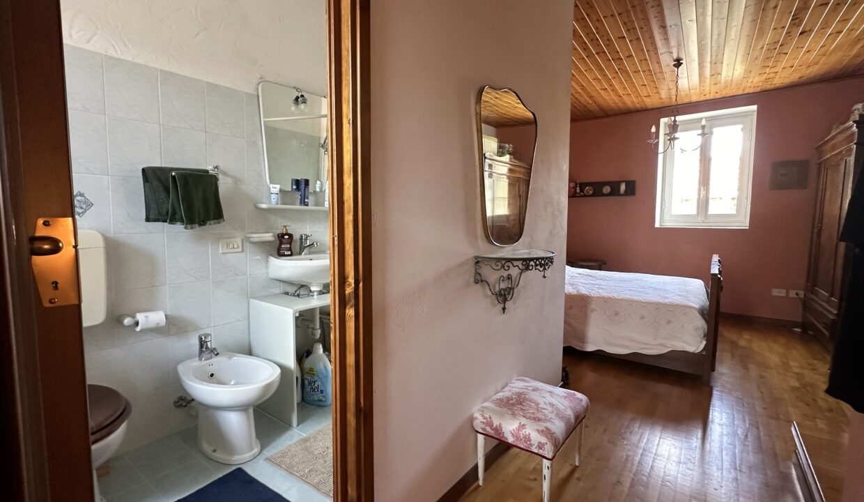 Porzione di casa a Carcente con bella vista lago 15